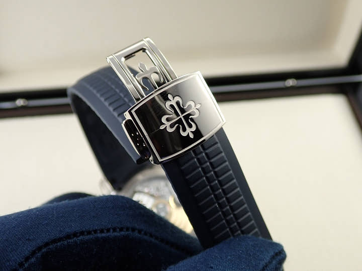 パテックフィリップ アクアノート クロノグラフ Ref.5968G-001 ホワイトゴールド ミッドナイトブルー文字盤