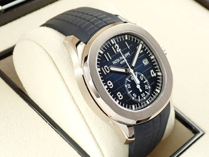 パテックフィリップ アクアノート クロノグラフ Ref.5968G-001 ホワイトゴールド ミッドナイトブルー文字盤