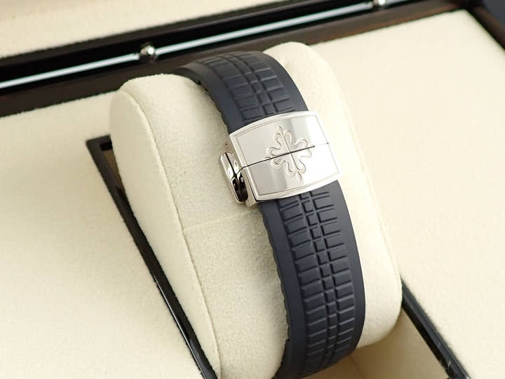 パテックフィリップ アクアノート クロノグラフ Ref.5968G-001 ホワイトゴールド ミッドナイトブルー文字盤