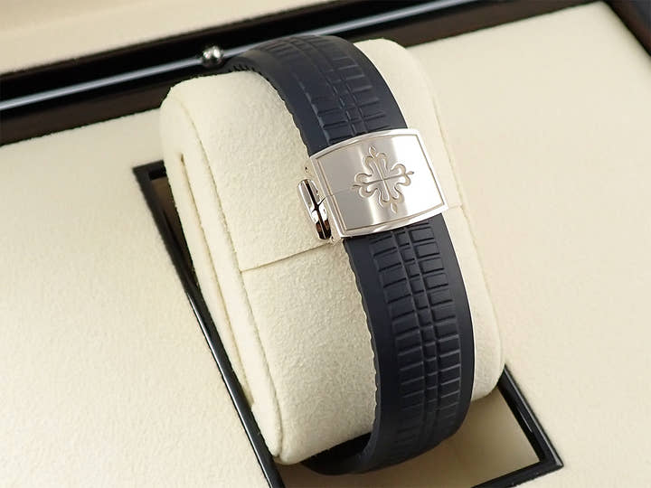 パテックフィリップ アクアノート クロノグラフ Ref.5968G-001 ホワイトゴールド ミッドナイトブルー文字盤