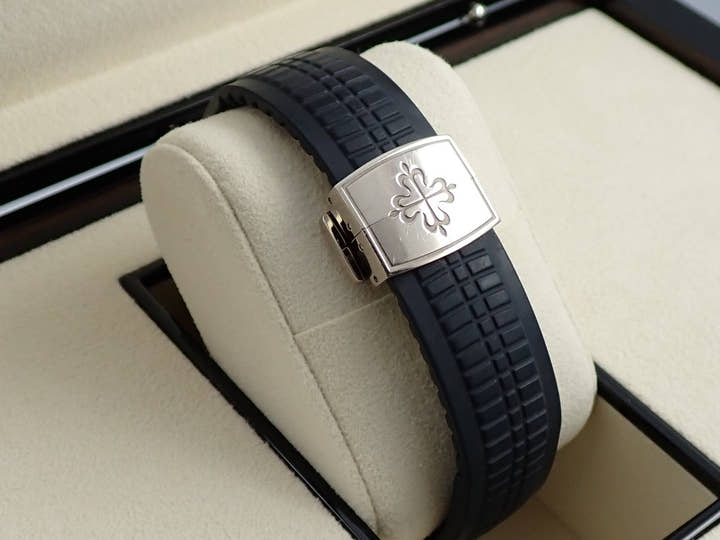 パテックフィリップ アクアノート クロノグラフ Ref.5968G-001 ホワイトゴールド ミッドナイトブルー文字盤