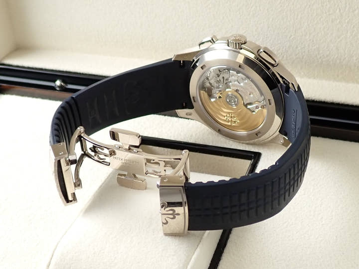 パテックフィリップ アクアノート クロノグラフ Ref.5968G-001 ホワイトゴールド ミッドナイトブルー文字盤