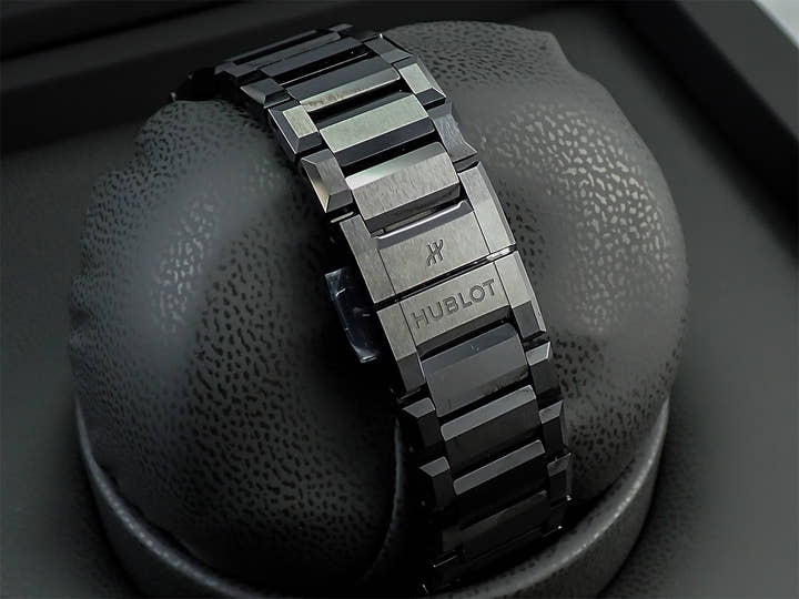 ウブロ ビッグ バン インテグレーテッド オールブラック レインボー Ref.451.CX.1140.CX.4099 ブラックレインボー文字盤 未使用 L11P6WA1