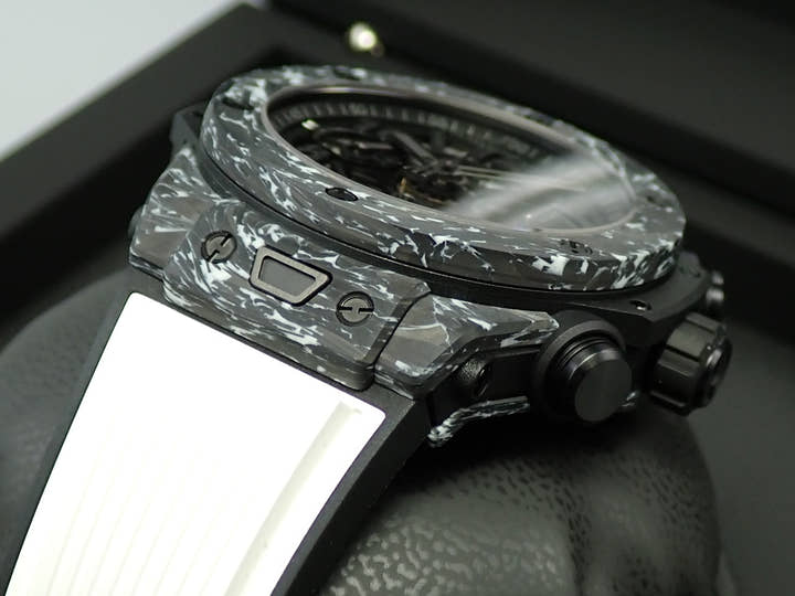 ウブロ ビッグバン ウニコ カーボン ホワイト Ref.421.QW.1110.RX.JPN スケルトン文字盤 極美品 W9H8MMXJ