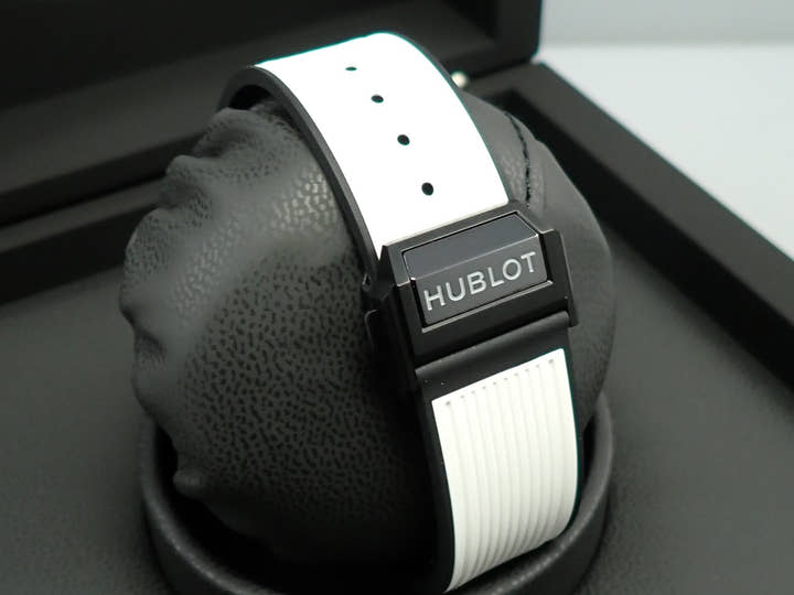 ウブロ ビッグバン ウニコ カーボン ホワイト Ref.421.QW.1110.RX.JPN スケルトン文字盤 極美品 W9H8MMXJ