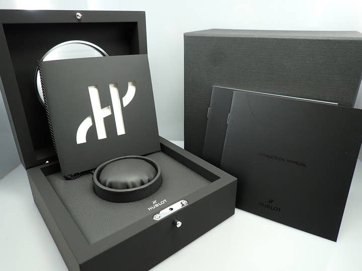 ウブロ ビッグバン ウニコ カーボン ホワイト Ref.421.QW.1110.RX.JPN スケルトン文字盤 極美品 W9H8MMXJ