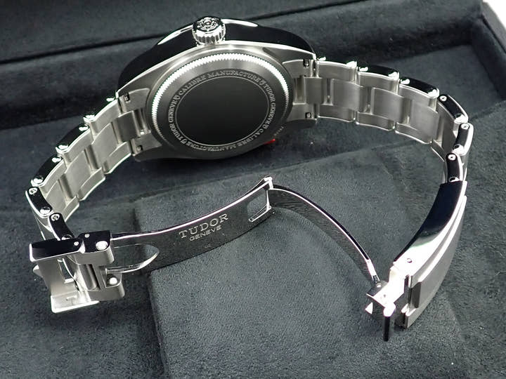 チューダー(チュードル) ブラックベイ プロ Ref.79470 ブラック文字盤 未使用 180USHUY