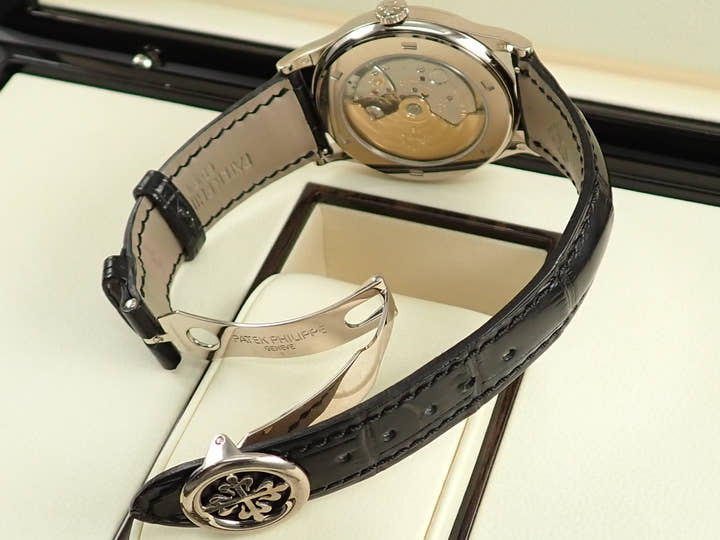 パテックフィリップ カラトラバ Ref.5296G-010 ホワイトゴールド シルバー文字盤 中古 M5715108