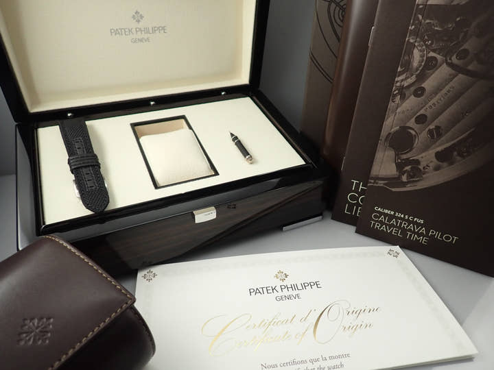 パテックフィリップ カラトラバ パイロット トラベルタイム Ref.5524G-001 ホワイトゴールド ブルー文字盤