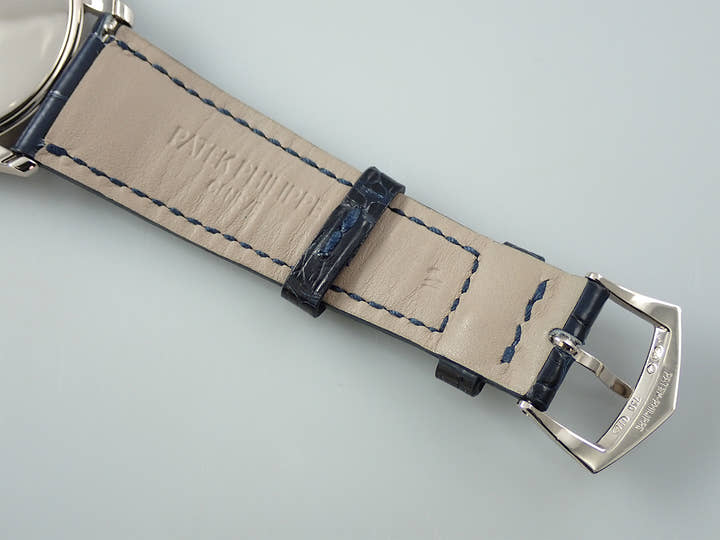 Patek Philippe Calatrava Ref. 5196G-001 White Gold Silver Dial