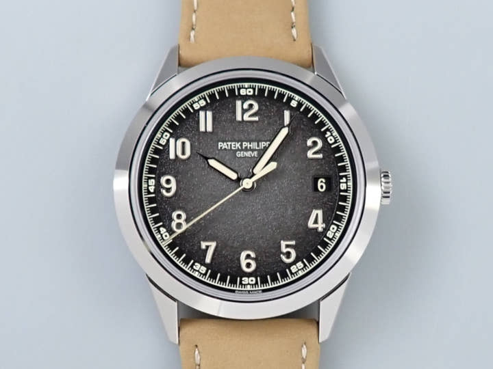 パテックフィリップ カラトラバ Ref.5226G-001 ホワイトゴールド ブラックグラデーションのテクスチャード ラック アントラサイト文字盤