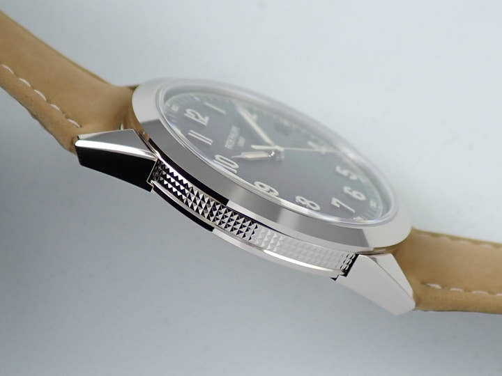 パテックフィリップ カラトラバ Ref.5226G-001 ホワイトゴールド ブラックグラデーションのテクスチャード ラック アントラサイト文字盤