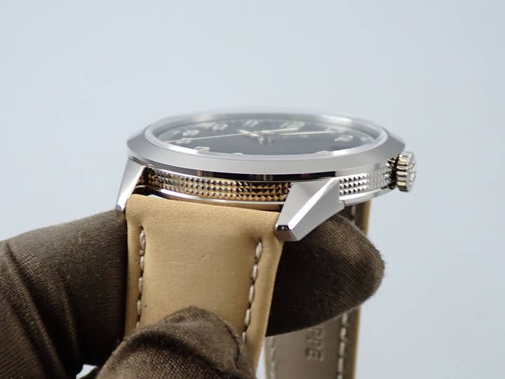 パテックフィリップ カラトラバ Ref.5226G-001 ホワイトゴールド ブラックグラデーションのテクスチャード ラック アントラサイト文字盤