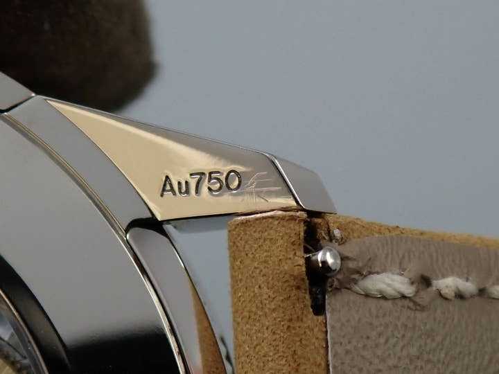 パテックフィリップ カラトラバ Ref.5226G-001 ホワイトゴールド ブラックグラデーションのテクスチャード ラック アントラサイト文字盤