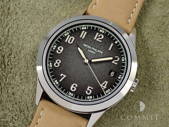 パテックフィリップ カラトラバ Ref.5226G-001 ホワイトゴールド ブラックグラデーションのテクスチャード ラック アントラサイト文字盤