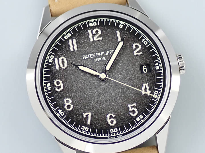 パテックフィリップ カラトラバ Ref.5226G-001 ホワイトゴールド ブラックグラデーションのテクスチャード ラック アントラサイト文字盤