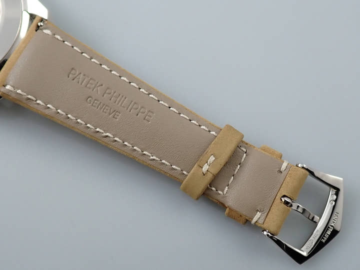 パテックフィリップ カラトラバ Ref.5226G-001 ホワイトゴールド ブラックグラデーションのテクスチャード ラック アントラサイト文字盤