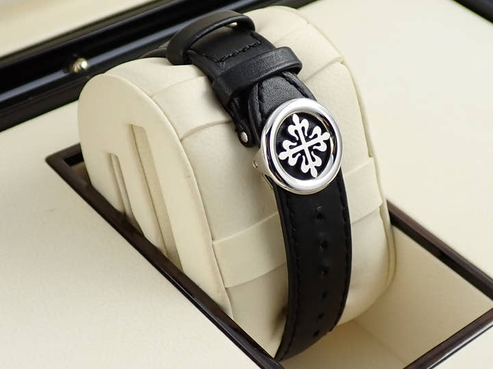 パテックフィリップ カラトラバ Ref.5196P-001 プラチナ シルバー文字盤