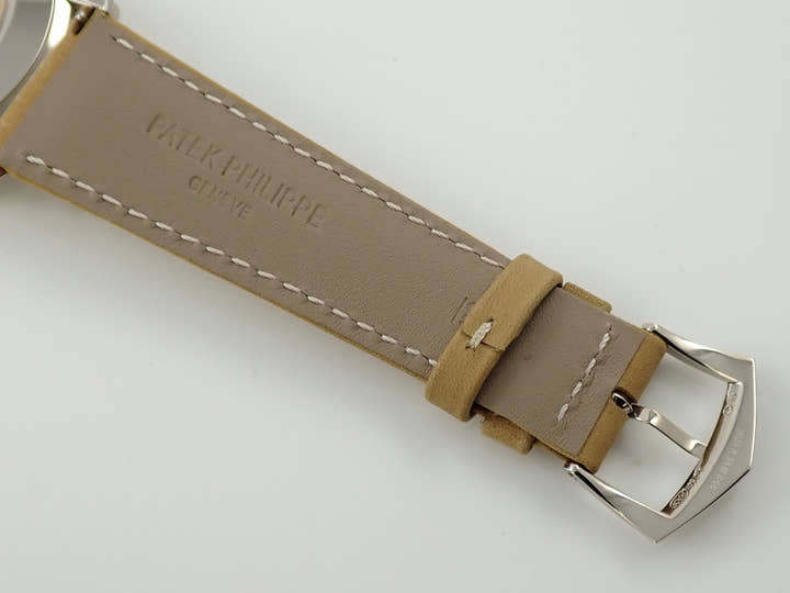 パテックフィリップ カラトラバ Ref.5226G-001 ホワイトゴールド ブラックグラデーションのテクスチャード ラック アントラサイト文字盤