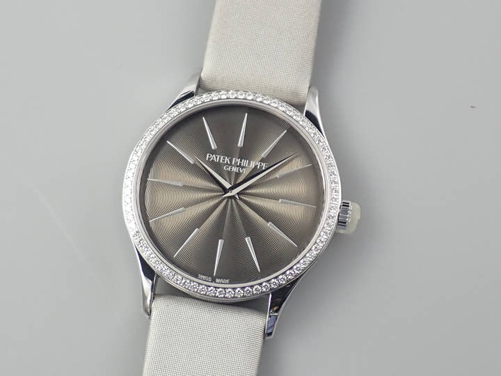 パテックフィリップ カラトラバ Ref.4897G-010 ホワイトゴールド シルバーグレー文字盤
