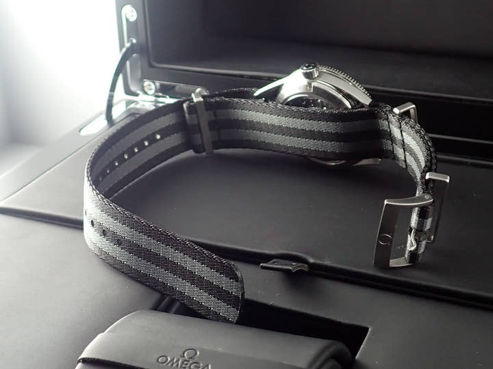 オメガ シーマスター 300 スペクター Ref.233.32.41.21.01.001 ブラック文字盤 極美品 Y9X4U143