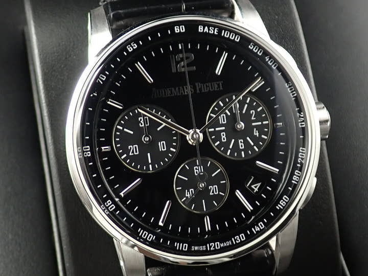 オーデマピゲ CODE 11.59 バイ オーデマ ピゲ クロノグラフ Ref.26393BC.OO.A002CR.01 ホワイトゴールド ブラックラッカー文字盤
