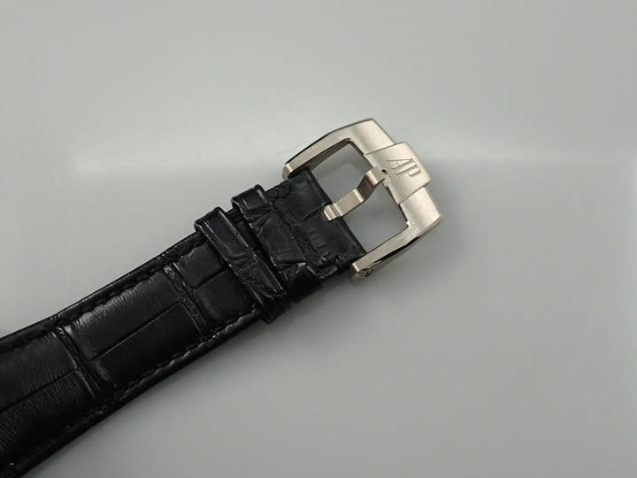 オーデマピゲ CODE 11.59 バイ オーデマ ピゲ クロノグラフ Ref.26393BC.OO.A002CR.01 ホワイトゴールド ブラックラッカー文字盤