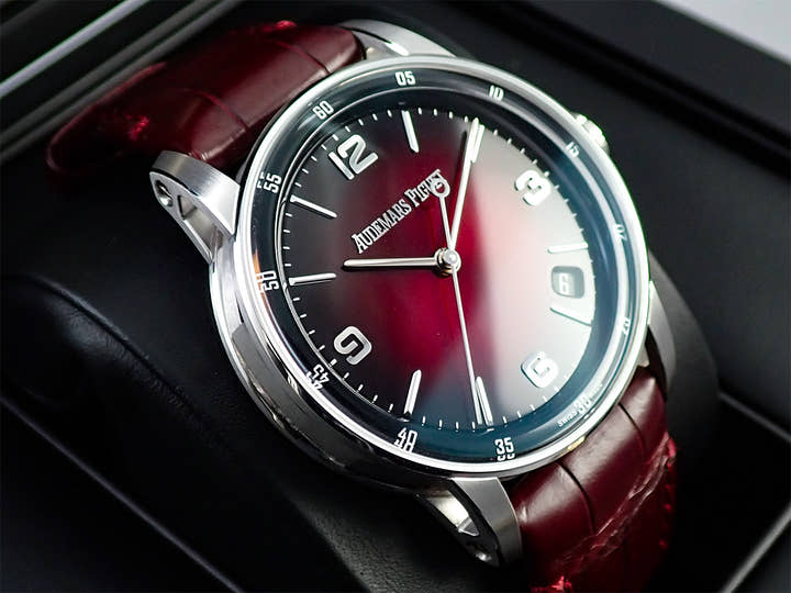 オーデマピゲ CODE 11.59 バイ オーデマ ピゲ Ref.15210BC.OO.A068CR.01 ホワイトゴールド スモークバーガンディラッカー文字盤