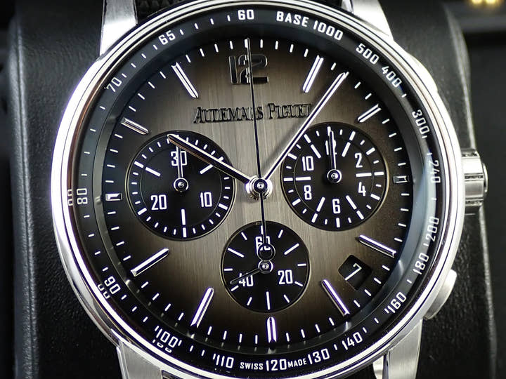 オーデマピゲ CODE 11.59 バイ オーデマ ピゲ クロノグラフ Ref.26393NB.OO.A002KB.01 ホワイトゴールド/セラミック スモークグレー文字盤