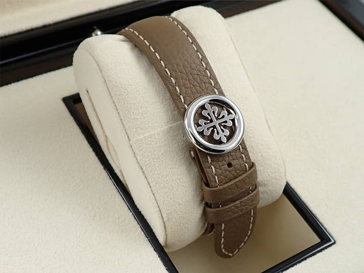 パテックフィリップ コンプリケーション ワールドタイム クロノグラフ Ref.5935A-001 ステンレススチール ローズゴールドメッキ オパーリン文字盤