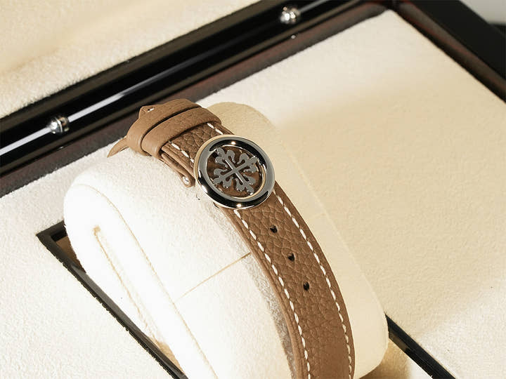 パテックフィリップ コンプリケーション ワールドタイム クロノグラフ Ref.5935A-001 ステンレススチール ローズゴールドメッキ オパーリン文字盤