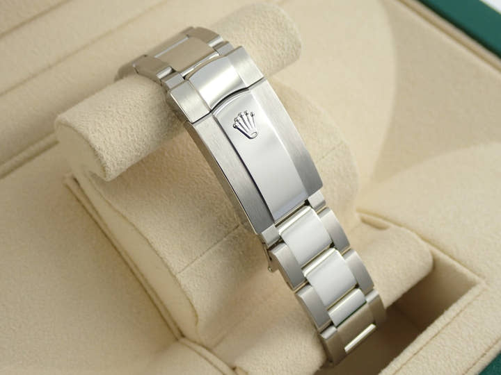 ロレックス デイトジャスト41 Ref.126300 ステンレススチール スレートローマン文字盤 オイスターブレスレット