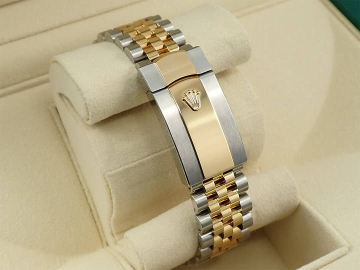 ロレックス デイトジャスト36 Ref.126233 ステンレススチール/イエローゴールド フルーテッドモチーフ文字盤 ジュビリーブレスレット 未使用 VC9Y7R2X
