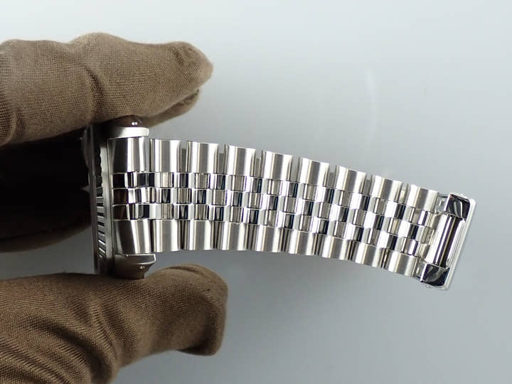 Rolex Datejust Ref. 16220 Stainless Steel Silver Tapestry Dial Jubilee Bracelet