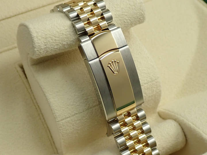 ROLEX Datejust 41 Ref. 126333G Stainless Steel/Yellow Gold Bright Black 8P Diamond Dial Jubilee Bracelet Unused S5KV8W91