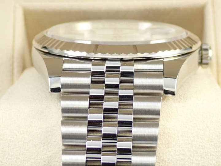 ロレックス デイトジャスト41 Ref.126334 ステンレススチール/ホワイトゴールド ホワイト文字盤 ジュビリーブレスレット 未使用 MMP2H1LR