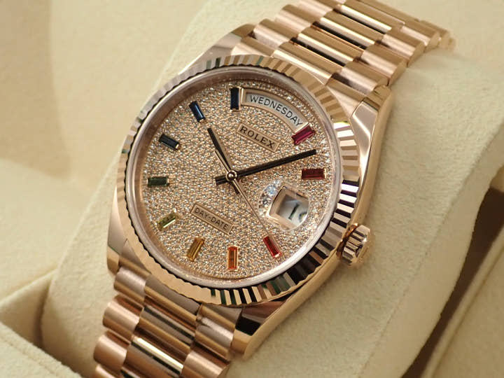 ロレックス デイデイト36 Ref.128235 エバーローズゴールド パヴェダイヤxレインボーサファイア文字盤