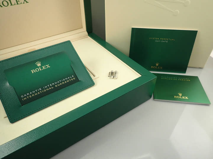 ロレックス デイデイト40 Ref.228206A プラチナ アイスブルー文字盤