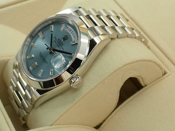 ロレックス デイデイト40 Ref.228206A プラチナ アイスブルー文字盤