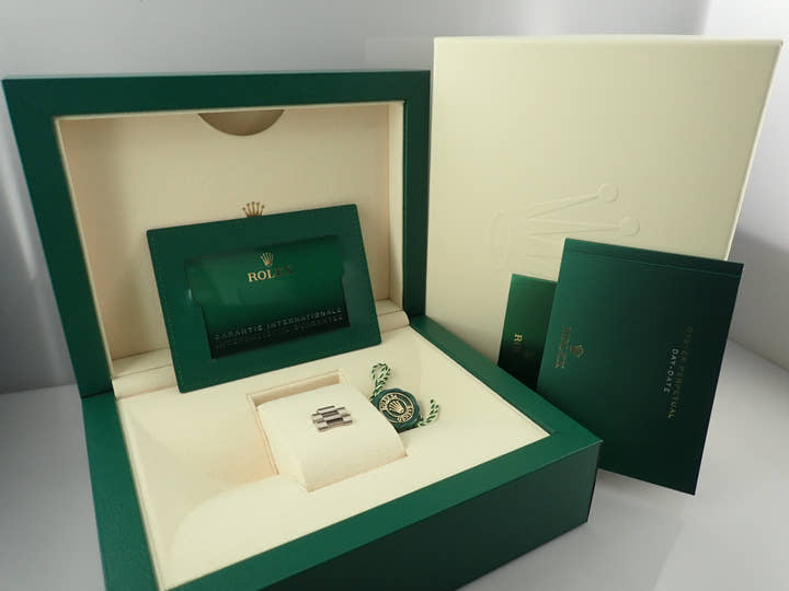 ロレックス デイデイト36 Ref.118239 ホワイトゴールド チェリー文字盤