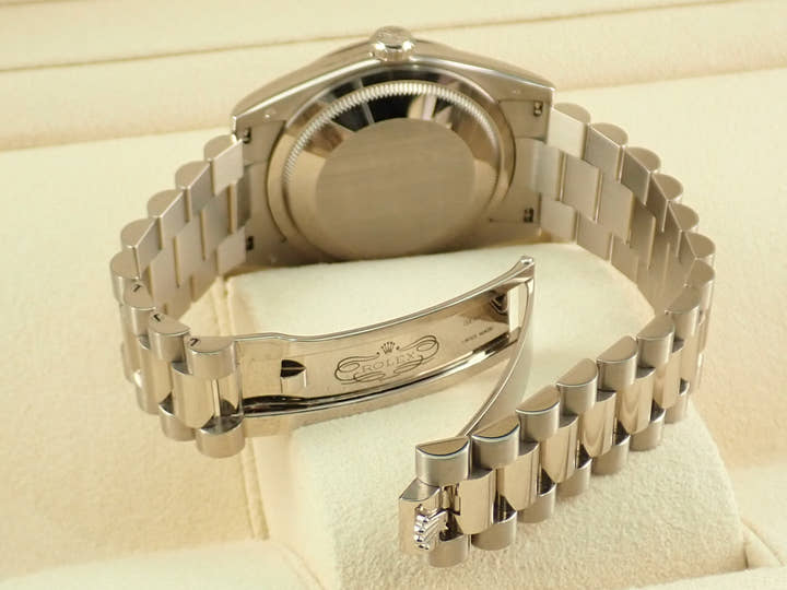 ロレックス デイデイト36 Ref.118239 ホワイトゴールド チェリー文字盤