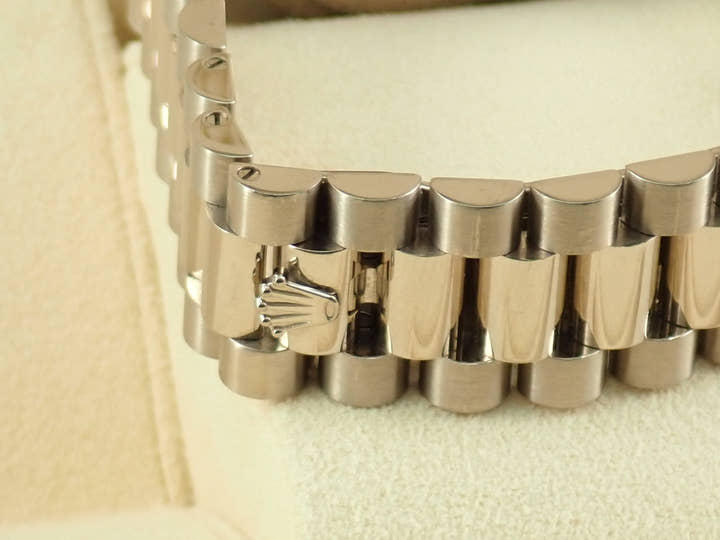 ロレックス デイデイト36 Ref.118239 ホワイトゴールド チェリー文字盤