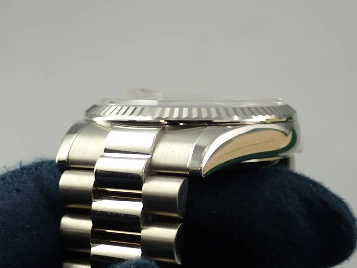 ロレックス デイデイト36 Ref.118239 ホワイトゴールド チェリー文字盤