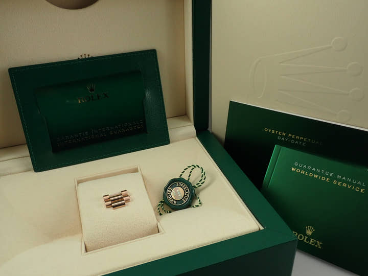 ロレックス デイデイト40 Ref.228235 エバーローズゴールド オリーブグリーン文字盤