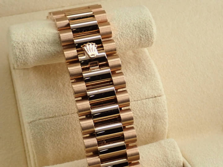 ロレックス デイデイト40 Ref.228235 エバーローズゴールド オリーブグリーン文字盤