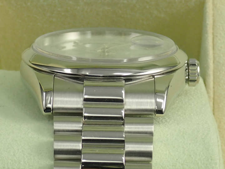 ロレックス デイデイト36 Ref.118206 プラチナ アイスブルー文字盤