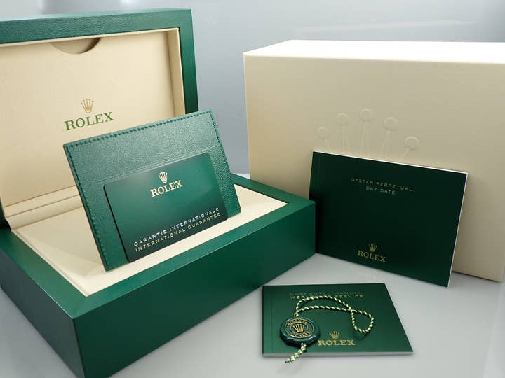 ロレックス デイデイト40 Ref.228235 エバーローズゴールド オリーブグリーン文字盤