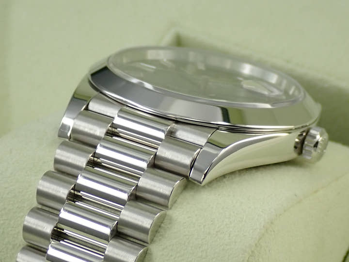 ロレックス デイデイト40 Ref.228206A プラチナ ブラックx10Pダイヤ文字盤