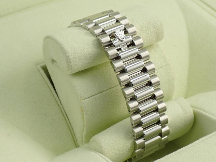 ロレックス デイデイト40 Ref.228206A プラチナ ブラックx10Pダイヤ文字盤