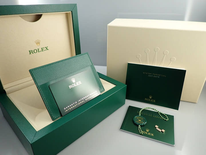 ロレックス デイデイト40 Ref.228235A エバーローズゴールド チョコレートx10Pダイヤ文字盤